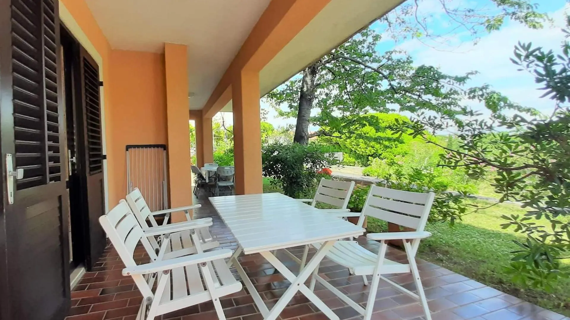 Guest house Family Apartments Cherry Krk Town