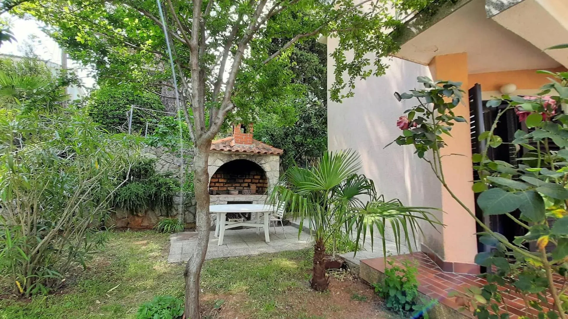 Family Apartments Cherry Krk Town