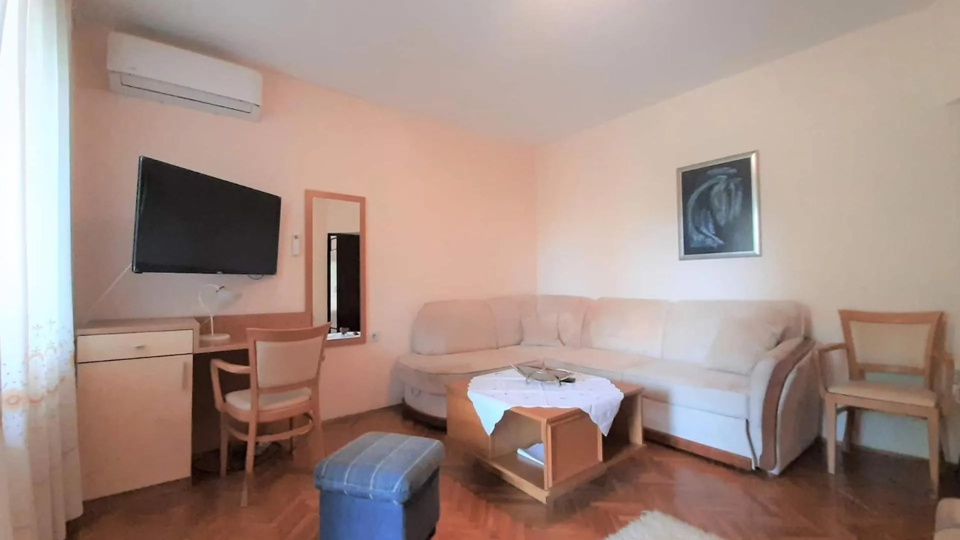 Family Apartments Cherry Krk Town