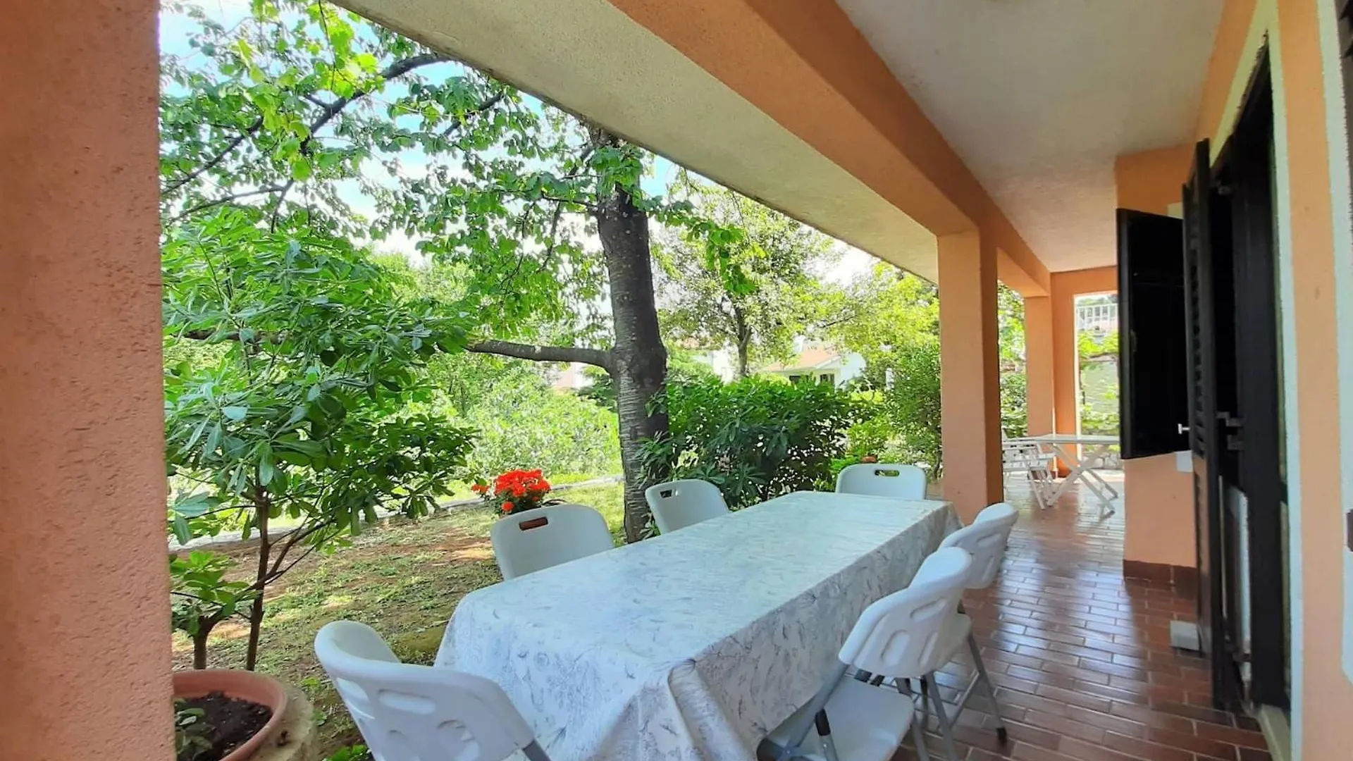 Guest house Family Apartments Cherry Krk Town
