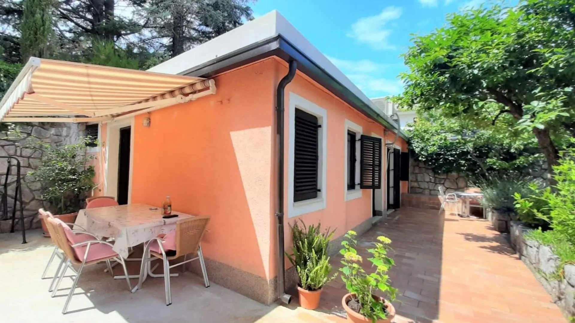 Family Apartments Cherry Krk Town Guest house