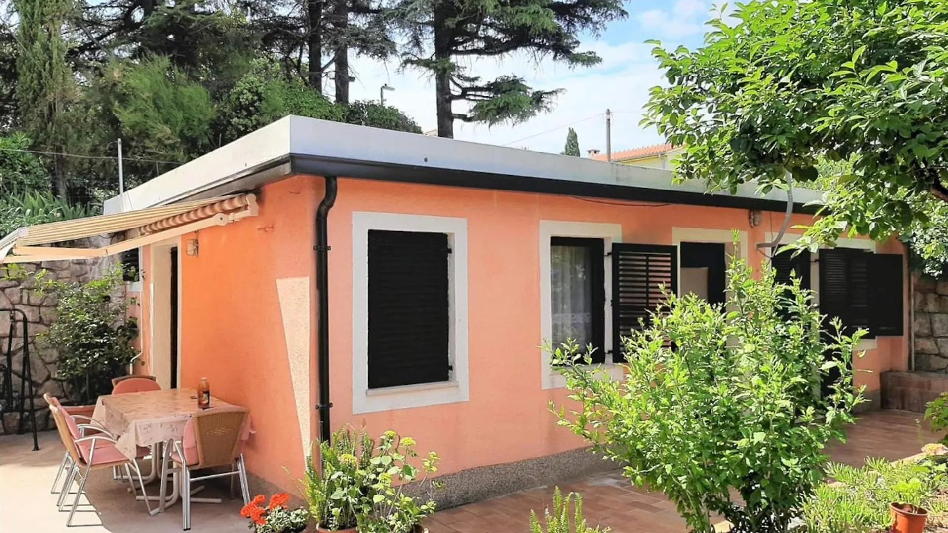 Guest house Family Apartments Cherry Krk Town