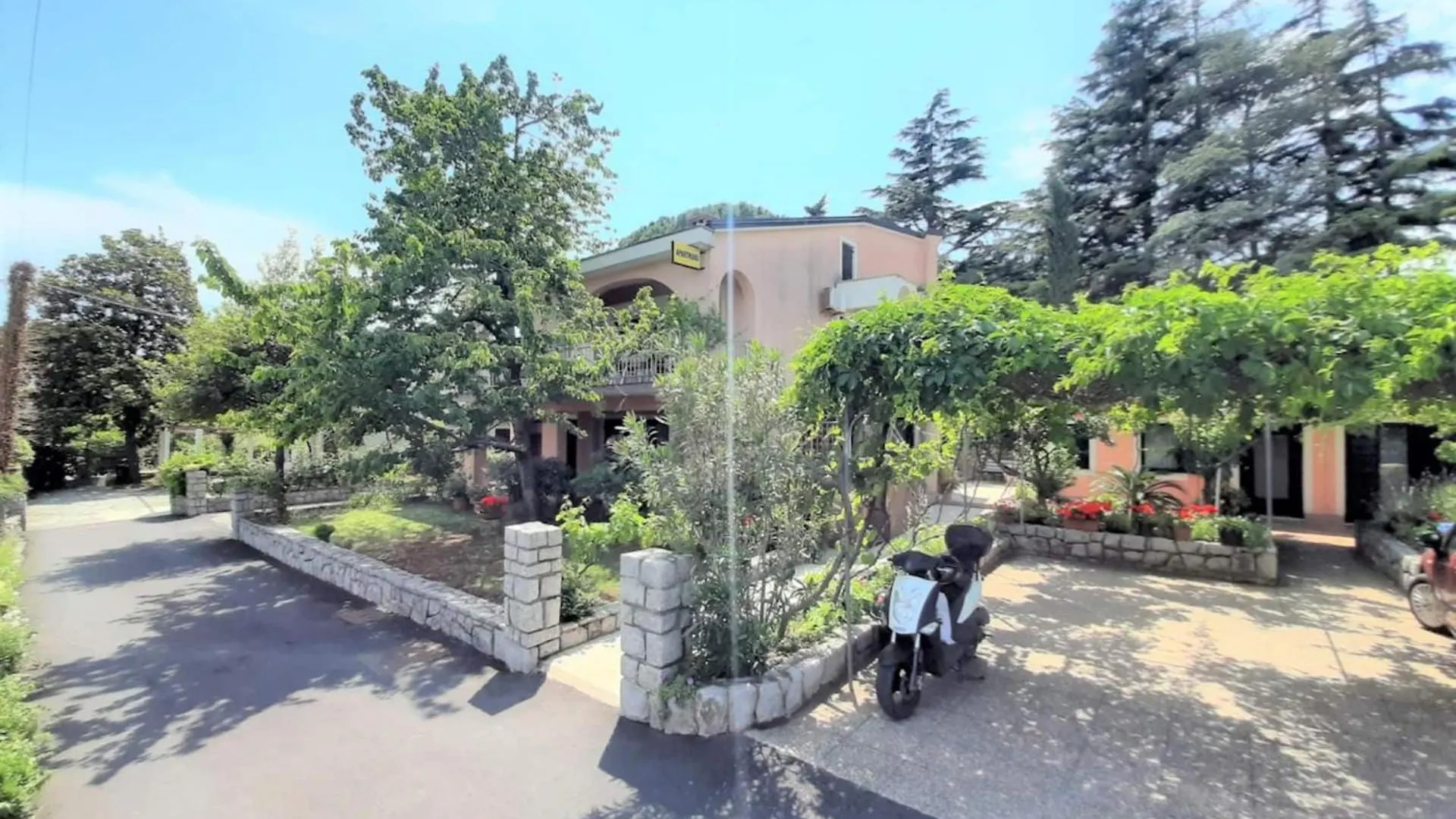 Family Apartments Cherry Krk Town 0*,