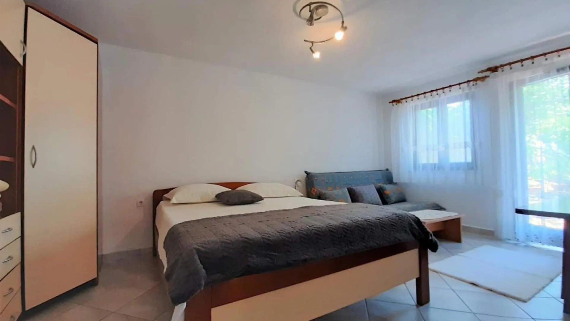Guest house Family Apartments Cherry Krk Town